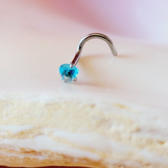18G Light blue heart nose screw nostil piercing jewelry prong set CZ gem - Picture 3 of 5
